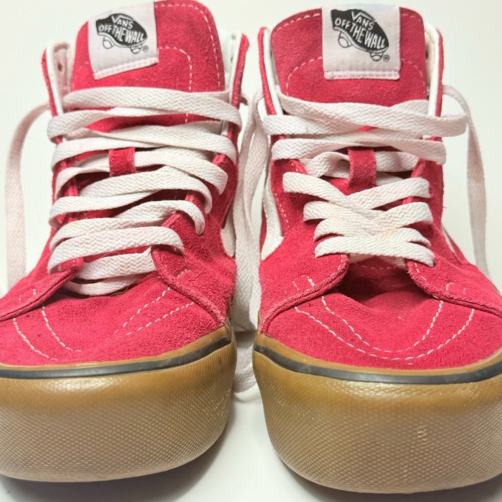 Size Men’s 8.5 Women’s 10 Red suede Vans SK8-HI trainers white laces gum sole